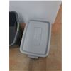 Image 2 : *Plastic Tote and Rubbermaid Roughneck Container with Lid