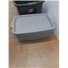Image 5 : *Plastic Tote and Rubbermaid Roughneck Container with Lid