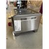 Image 3 : WOLF GOURMET 4 SLICE TOASTER - TESTED WORKING, RETAIL $649