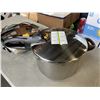 Image 2 : AS NEW PRESSURE COOKER AND SUNBEAM 4 SLICE WAFFLE IRON