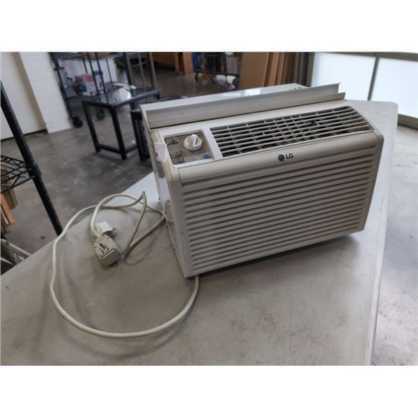LG WINDOW MOUNT AIR CONDITIONER 5,000 BTU