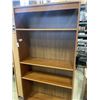 Image 2 : 7' TALL SOLID WOOD BOOKSHELF