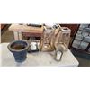 Image 1 : 3 LANTERNS AND PLANTER POT