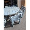 Image 2 : CIRCULAR WOOD PATIO TABLE AND 6 CHAIRS