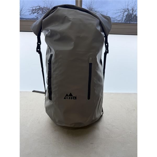 NEW 60L 100% WATERPROOF DRY BAG BACKPACK, EMEI BRAND, GREY RETAIL $75