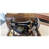 Image 2 : VINTAGE SINGER SEWING MACHINE IN CASE