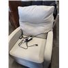 Image 2 : ELCTRIC RECLINING CHAIR