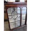 Image 2 : VINTAGE CLAW FOOT DISPLAY CABINET WITH GALLERY