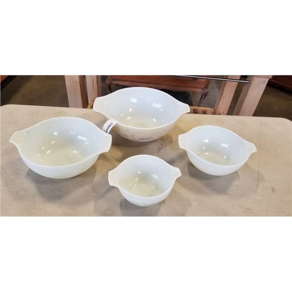 SET OF 4 VINTAGE PYREX MIXING BOWLS
