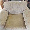 Image 2 : BUTTON BACK ARM CHAIR