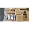 Image 1 : 2 TISSUE BOXES, 3 SHOWER HOOKS SETS AND 3 NAPKIN RINGS SETS