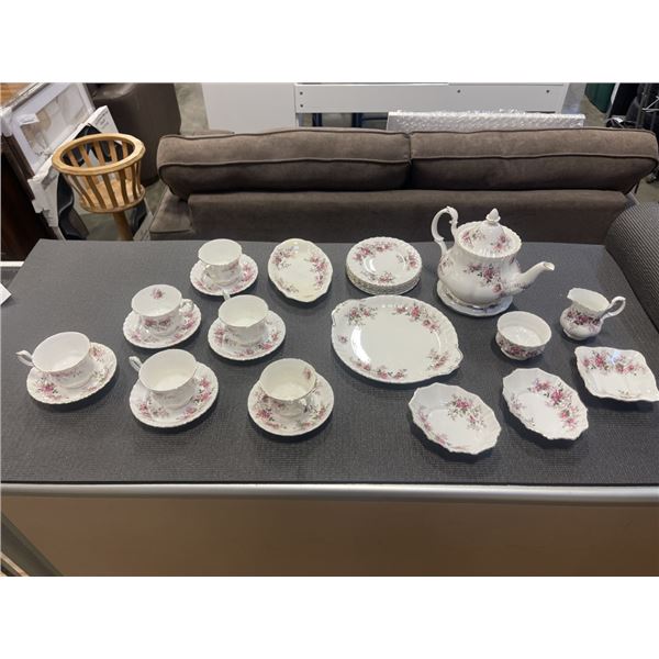 COLLECTION OF LAVENDER ROSE BY ROYAL ALBERT