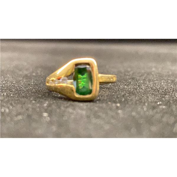 18K LADIES RING SET WITH TSAVORITE AND DIAMONDS (0.015-0.03CT, 4.5G)