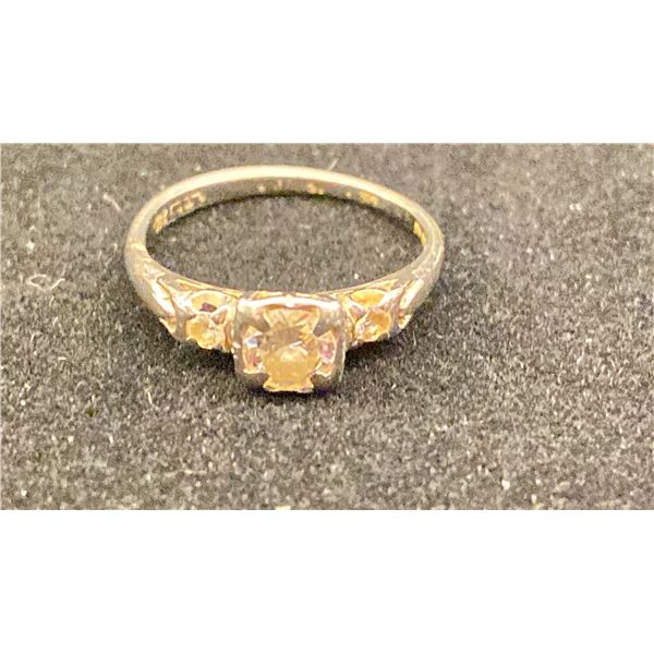 18K LADIES ENGAGEMENT RING SET WITH DIAMONDS (0.48CT CENTER, 2.1G)