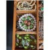 Image 3 : Large Vintage Leather Jewelry Box with Lot of Jewelry Contents