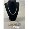 Image 1 : 3 Vintage Rhinestone Brooches Plus a Rhinestone Necklace