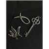 Image 5 : 2 Vintage Rhinestone Brooches, Key Design Pendant &Seed Pearl Pendant with Chain Necklace