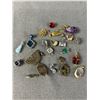 Image 4 : Over 20 Miscellaneous Vintage Various Stones Pendants