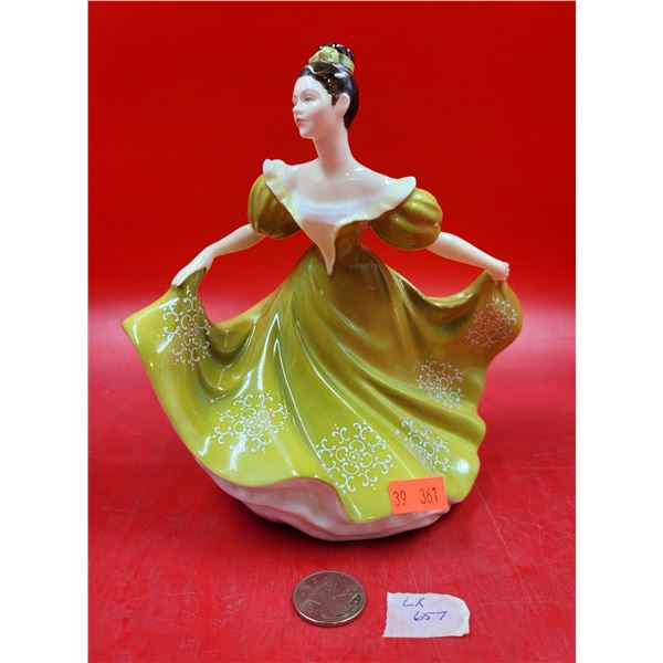 1970 Royal Doulton "Lynne" Bone China Figurine HN 2329 Made in England