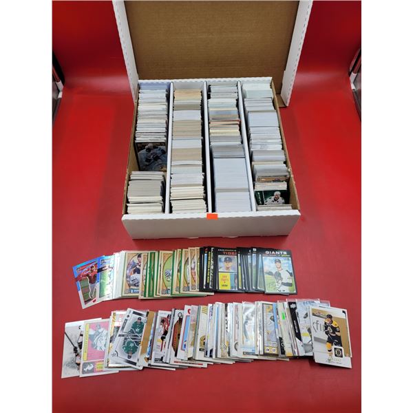 Box of Assorted Sports Cards (Hockey & Baseball)