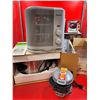Image 2 : Crock Pot Slow Cooker, Holmes Heater, 2 Chocolate Fondue Sets & Hamilton Beach Sandwich Maker