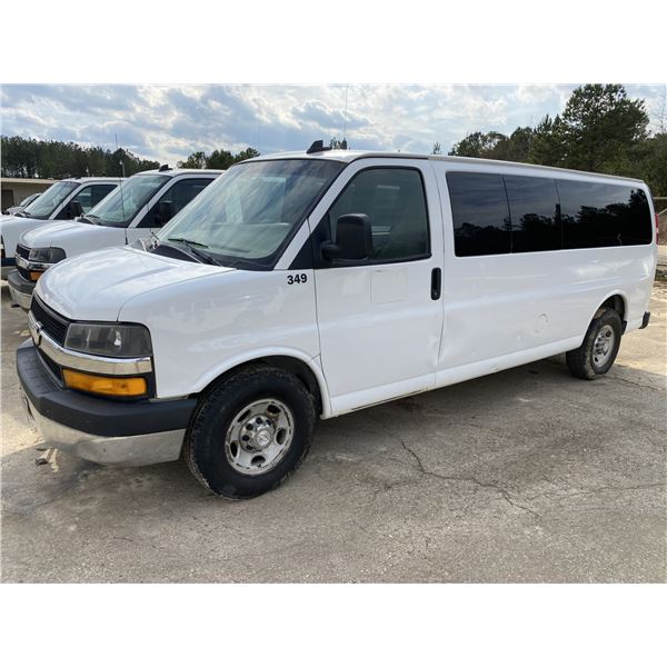 2017 CHEVROLET EXPRESS 3500 Passenger Van