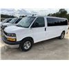 Image 1 : 2017 CHEVROLET EXPRESS 3500 Passenger Van