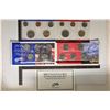 Image 1 : 2006 US MINT SET (UNC) P/D (WITH ENVELOPES) AND
