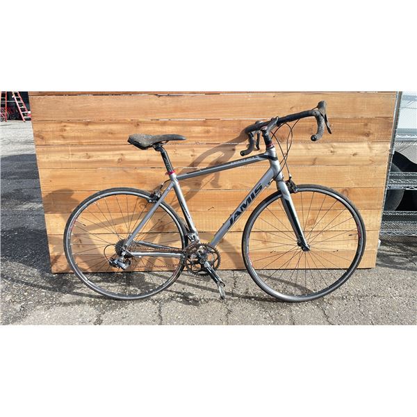 JAMIS VENTURA 18 SPEED BIKE (FRONT WHEEL DAMAGE & HANDLEBAR ISSUES)