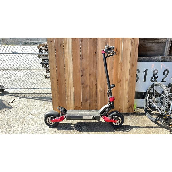 JANOBIKE E-SCOOTER WITH KEY & BATTERY (NO CHARGER, UNKNOWN WORKING CONDITION)