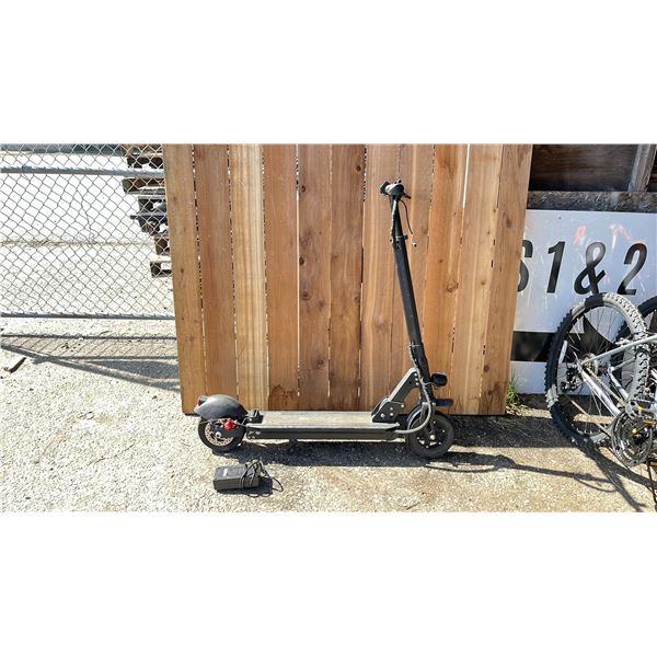 JANOBIKE E-SCOOTER WITH BATTERY & PARTIAL CHARGER (NO KEY, NO DISPLAY, UNKNOWN WORKING CONDITION)