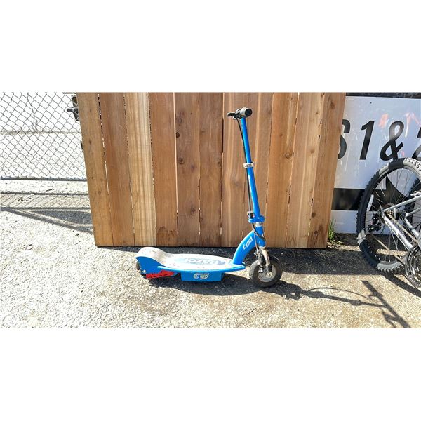 RAZOR E-SCOOTER WITH BATTERY (NO CHARGER, NO KEY, UNKNOWN WORKING CONDITION)