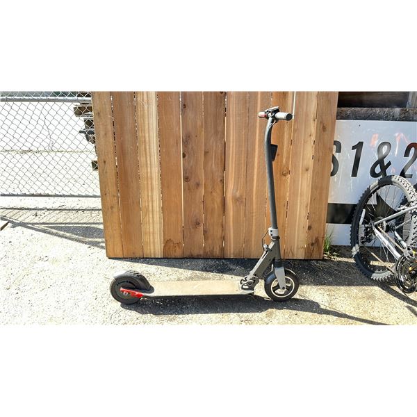 E-SCOOTER WITH BATTERY (NO CHARGER, NO KEY, UNKNOWN WORKING CONDITION)