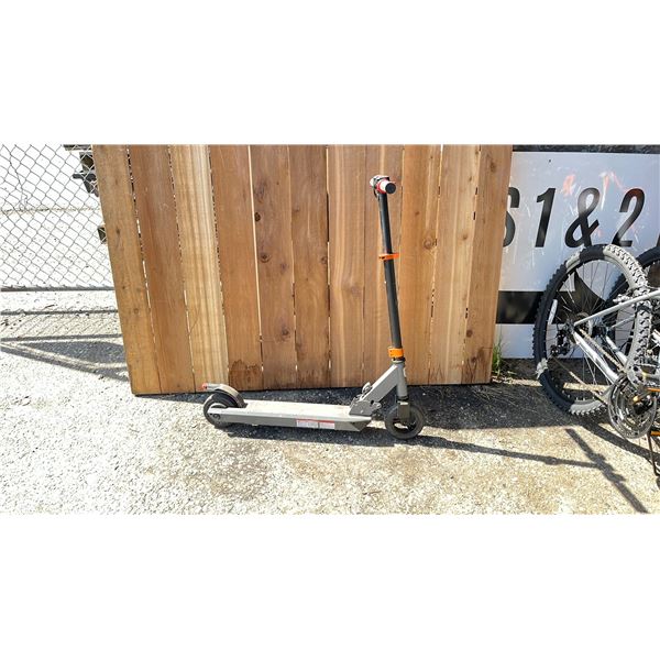 MONGOOSE REACT E4 E-SCOOTER WITH BATTERY (NO CHARGER, NO KEY, UNKNOWN WORKING CONDITION)