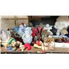 Image 3 : SHELF LOT OF ASSORTED CHRISTMAS DECOR