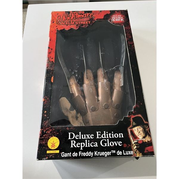 NEW A NIGHTMARE ON ELM STREET FREDDY DELUXE GLOVE