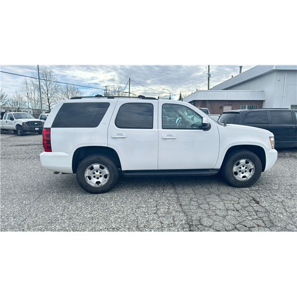 2011 CHEVROLET TAHOE LT 4 DOOR SUV WHITE VIN 1GNSKBE0XBR363371