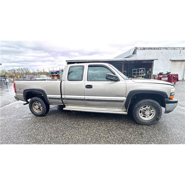 1999 CHEVROLET SILVERADO 2500 4X4 PICK UP GREY VIN 1GCGK29U1XE174330