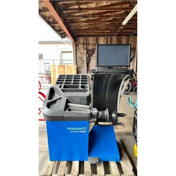 HOFMANN GEODYNA 8200P WHEEL BALANCER WITH , FULLY AUTOMATIC, MATCH MOUNTING, RADIAL & LATERAL