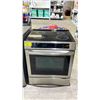 Image 1 : FRIGIDAIRE INDUCTION STOVE WITH CONVECTION OVEN