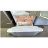 Image 4 : AMANA SWING OUT FRIDGE WITH PULL-OUT FREEZER 33"W
