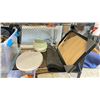 Image 3 : SHELF OF ASSORTED ITEMS INCLUDING; WAHL BEARD TRIMMER, TOILET, SEAT, STORAGE CONTAINERS & MORE