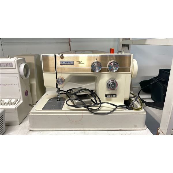 VIKING SUPER STRETCH SEWING MACHINE WITH FOOT PEDAL & CASE