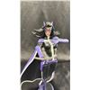 Image 3 : HUNTRESS ACTION FIGURE DC COMICS COVER GIRLS LIMITED EDITION APPROX. 9.8" TALL, WITH BOX
