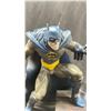 Image 2 : BATMAN 1999 DC COMICS STATUE APPROX. 13.5" X 11" WITH BOX