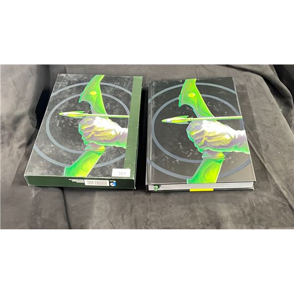DC ABSOLUTE GREEN ARROW COMIC BOOK
