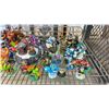 Image 2 : SHELF OF ASSORTED SKYRIDERS COLLECTIBLES