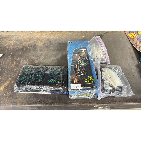 ASSORTED BATMAN TRADING CARDS