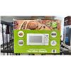 Image 2 : HAMILTON BEACH WHITE  700W 0.7 CU. FT MICROWAVE OVEN
