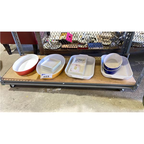 SHELF OF ASSORTED CASSEROLE DISHES & SMALL SQUARE PLATES